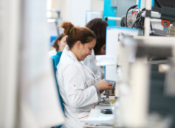 Mersen Tunisia worker